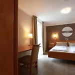Hofgut Langenborn Wohnen Auf Zeit Moeblierte Aschaffenburg Alzenau Frankfurt