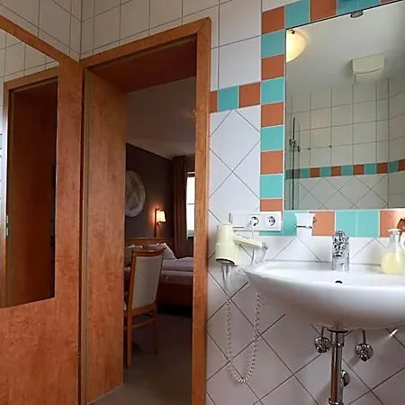 Hofgut Langenborn Wohnen Auf Zeit Moeblierte Aschaffenburg Alzenau Frankfurt فندق 3*